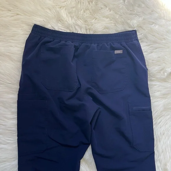 Figs Women’s Yola Scrub Pant in Navy Size Medium - Picture 5 of 7